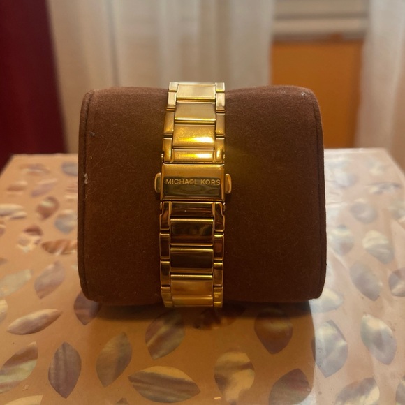 Michael Kors Gold Watch for Women. MK5784 - Picture 3 of 9